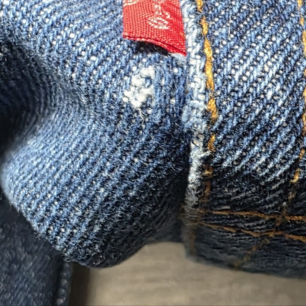 Levis 501 Blue Straight-Leg Jeans with Classic Design 32x30 Vintage Y2k Denim - Picture 8 of 8